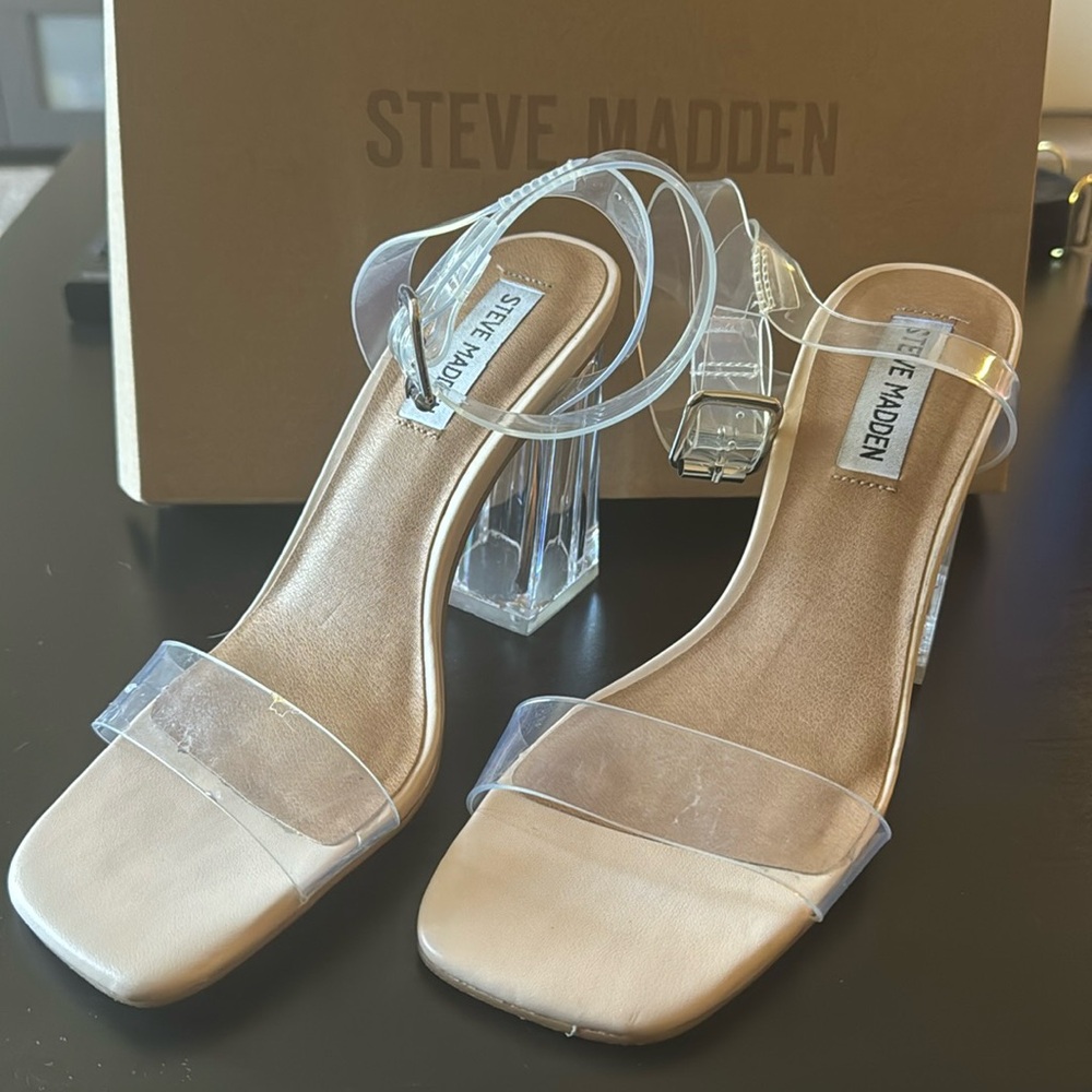 SOLD: STEVE MADDEN HEEL